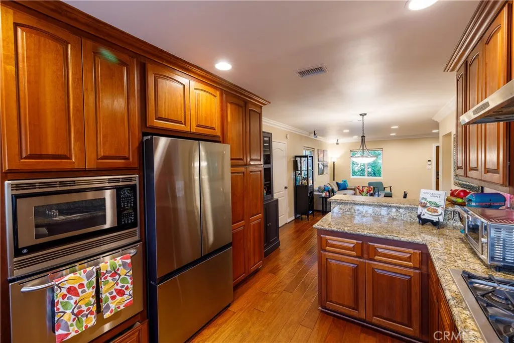 17726 Martha St., Encino, California 91316 home-pic-5